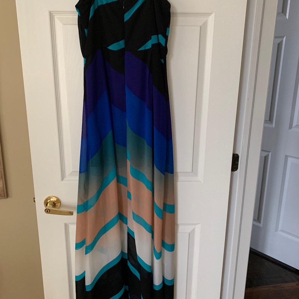 Pretty maxi dress. Size medium.